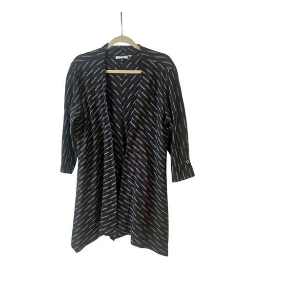 Habitat wrap style top black print 3/4 sleeve size Medium - Picture 1 of 4